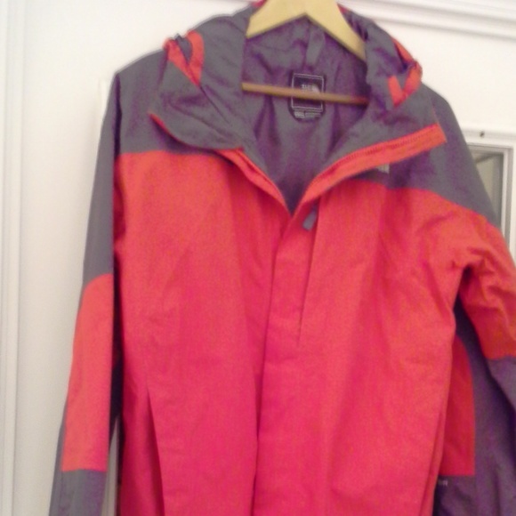 The North Face Hyvent Approach Outer Layer Jacket